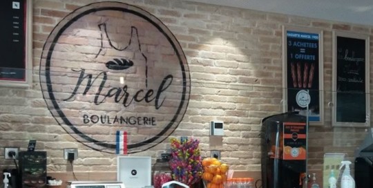 declinaison-logo-boulangerie-marcel en tag mural