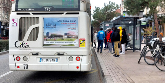 affiche-arrière-de-bus-portes-ouvertes-lycée