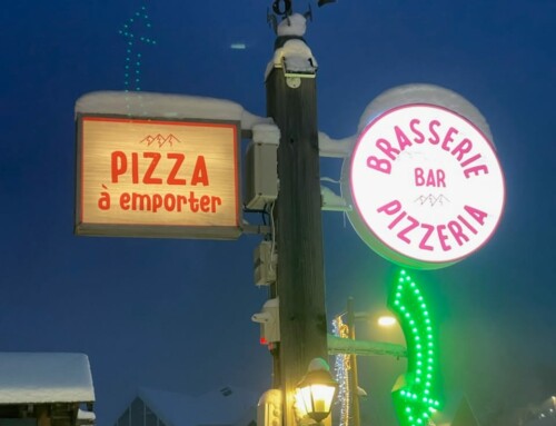 Création d’une enseigne caisson lumineux rond double faces en alu et pelxi pour la Pizzeria Le St Mury au coeur du domaine des Sept Laux.